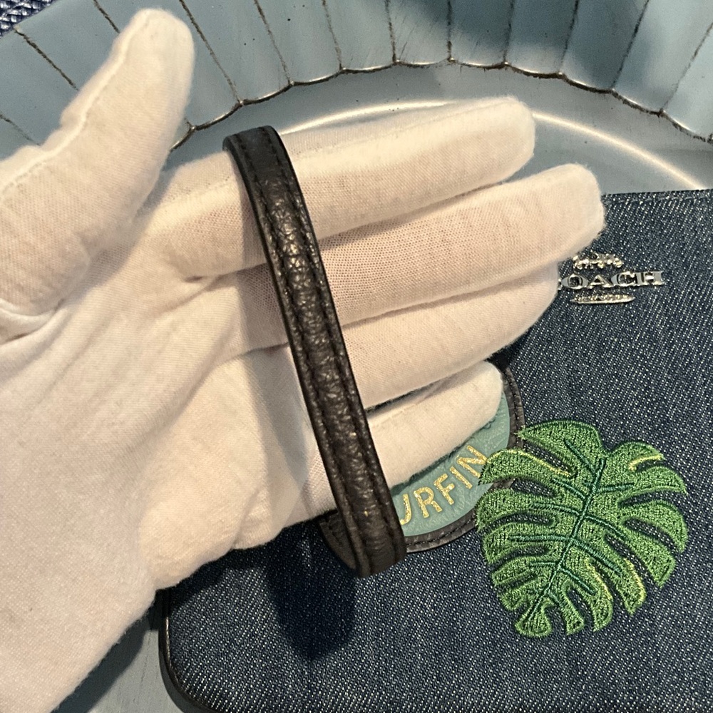 EUC Coach Denim Wristlet With Blue Hawaii Patches - Picture 5 of 14